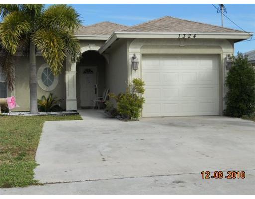 1324 West 8th Street Riviera Beach, FL 33404 - Photo 1 of 15 Primary Photo