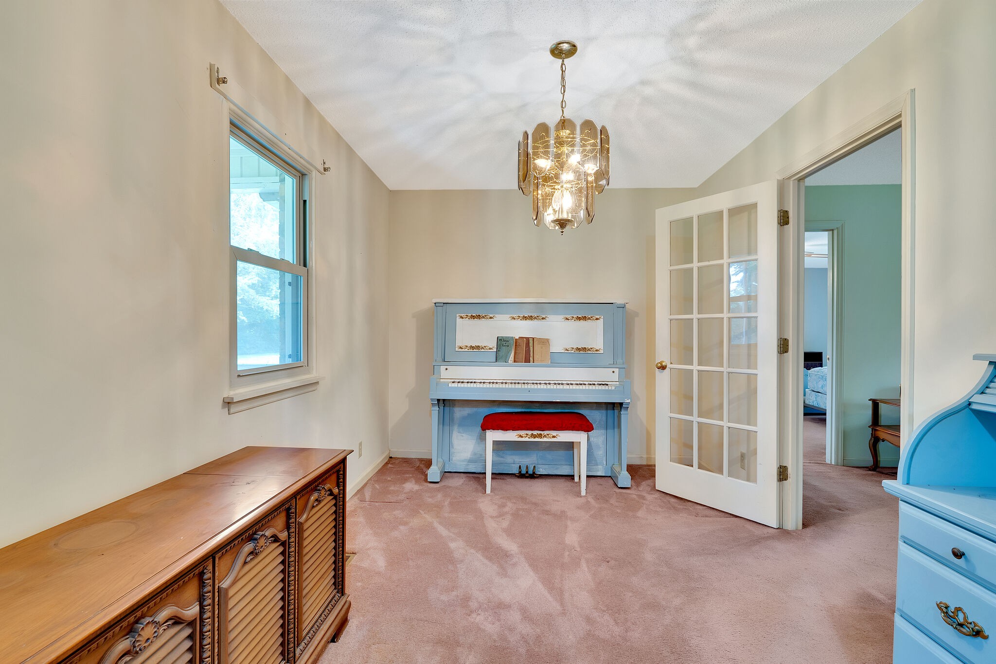 112 Juniper Drive Murfreesboro, TN 37129 - Photo 8 of 30 a view of a livingroom with a furniture
