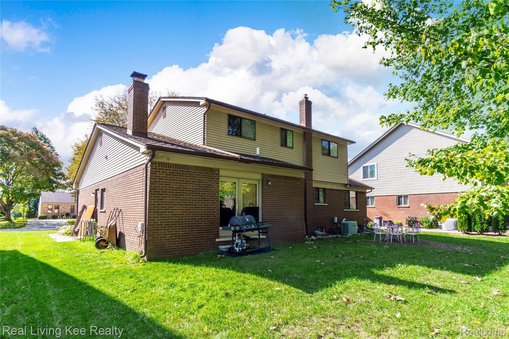 2861 Ranieri Drive Troy, MI 48085 - Photo 35 of 36 Exteriors (6 of 8).jpg