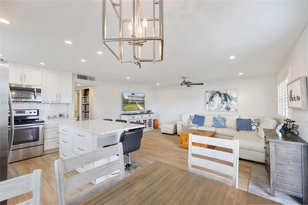 $2,000 | 72 Monaco Court, Unit 72, Delray Beach, FL 33446