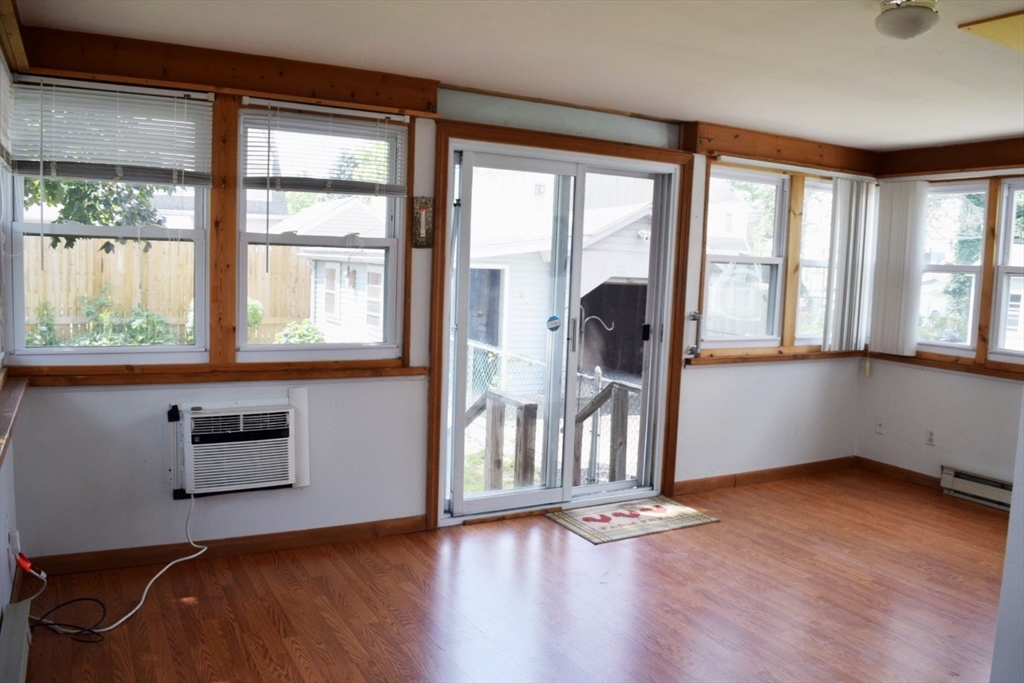 218 Osborne Terrace Springfield, MA 01104 - Photo 11 of 25 Gallery Image 11