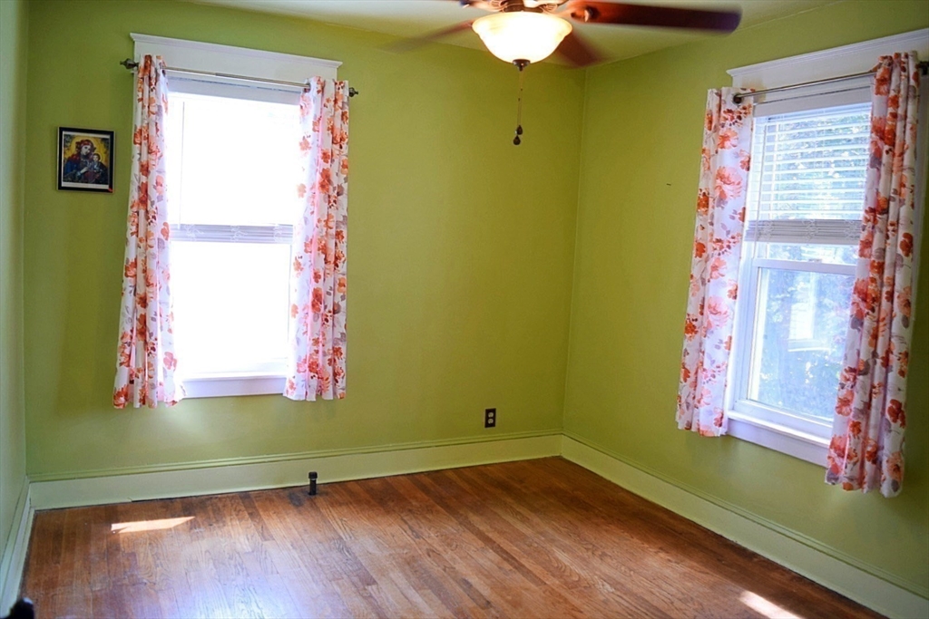 218 Osborne Terrace Springfield, MA 01104 - Photo 16 of 25 Gallery Image 16