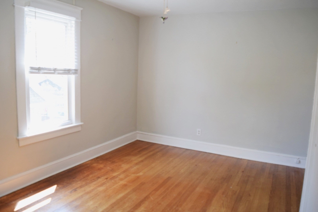 218 Osborne Terrace Springfield, MA 01104 - Photo 17 of 25 Gallery Image 17