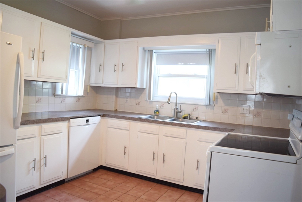 218 Osborne Terrace Springfield, MA 01104 - Photo 8 of 25 Gallery Image 8