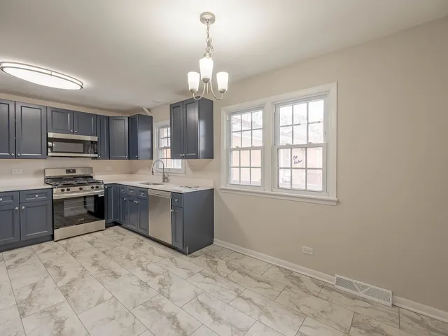 $374,900 | 813 Westchester Boulevard, Westchester, IL 60154