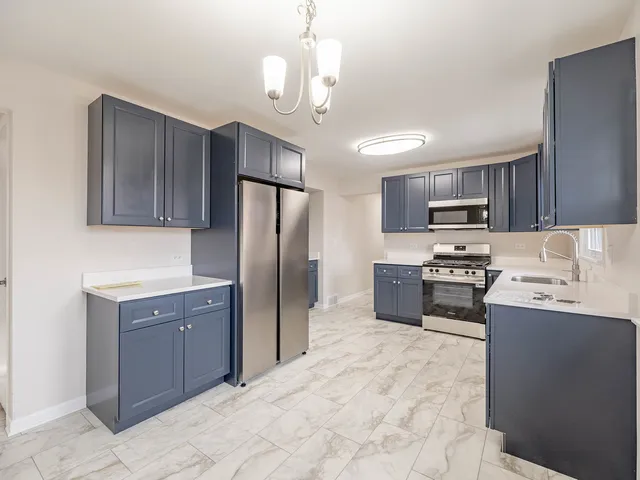 $374,900 | 813 Westchester Boulevard, Westchester, IL 60154