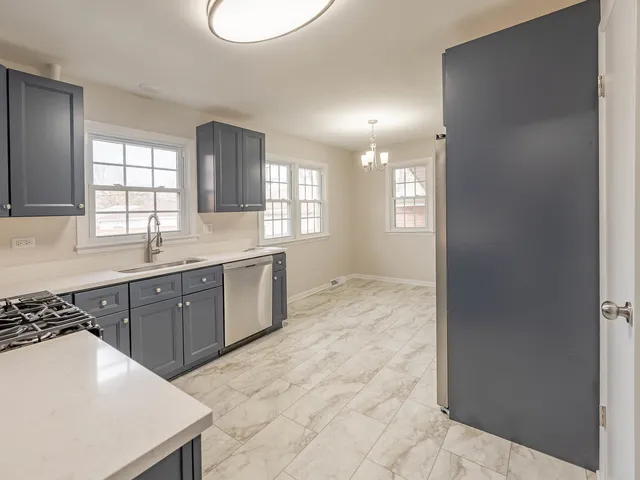 $374,900 | 813 Westchester Boulevard, Westchester, IL 60154