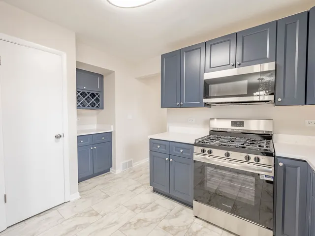 $374,900 | 813 Westchester Boulevard, Westchester, IL 60154