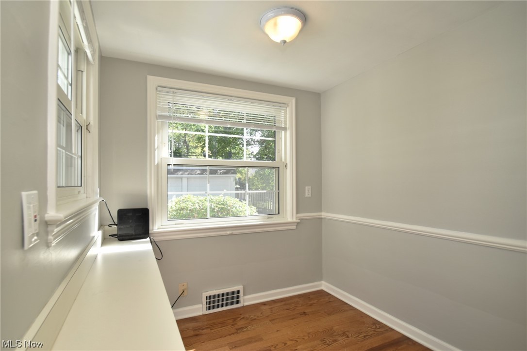 2295 Loyola Road Cleveland, OH 44118 - Photo 14 of 34