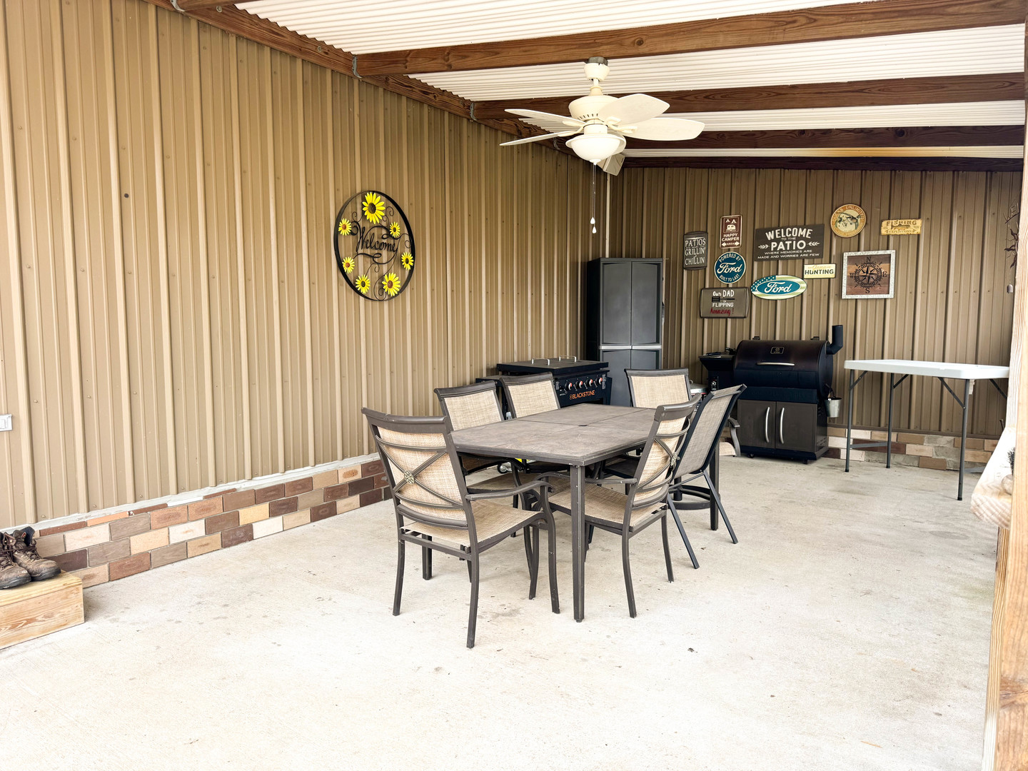 385 Toledo Cemetery Road Cobden, IL 62920 - Photo 11 of 38 a dining room with furniture and window
