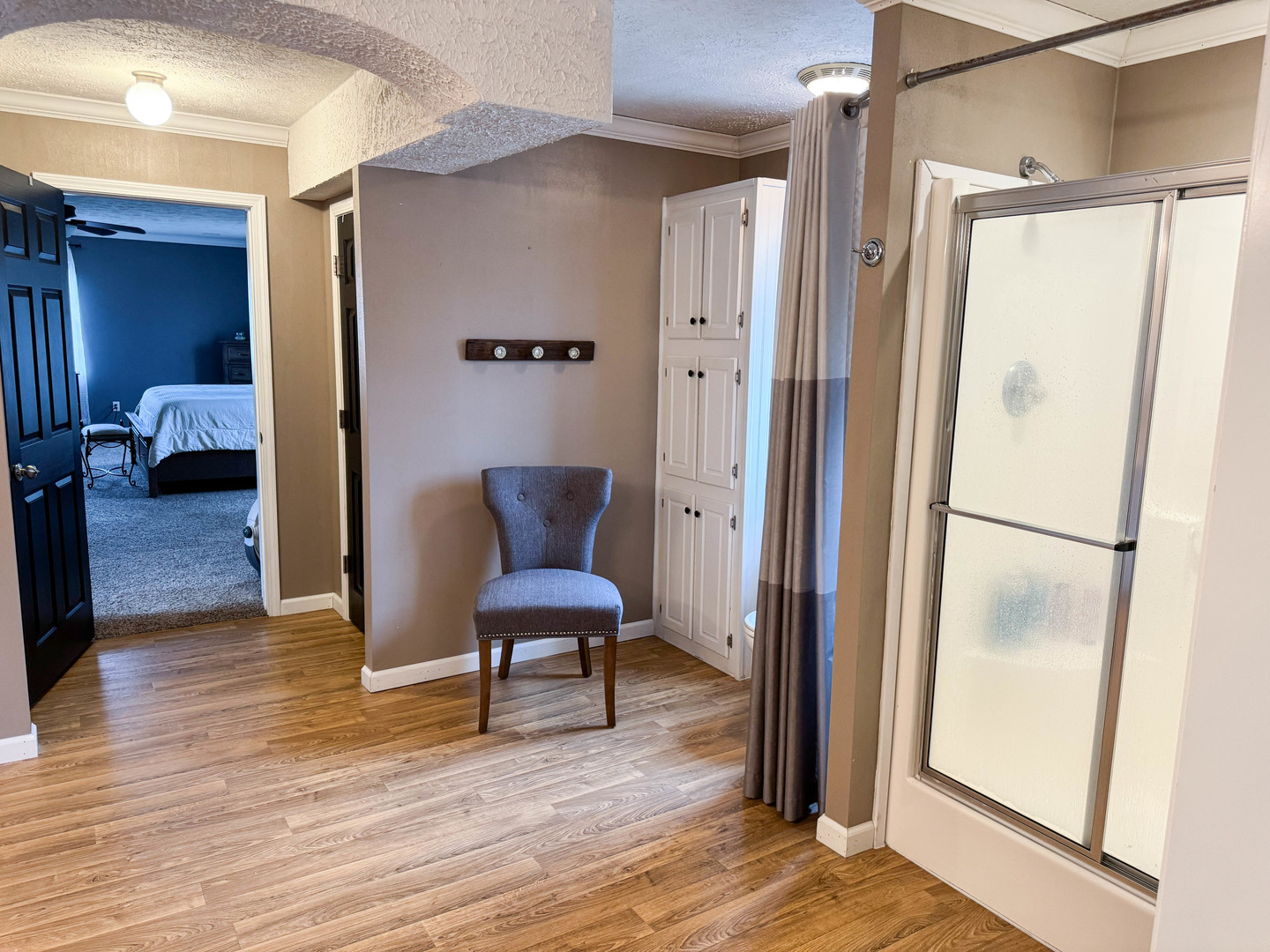 385 Toledo Cemetery Road Cobden, IL 62920 - Photo 29 of 38 a view of a hallway with wooden floor and furniture