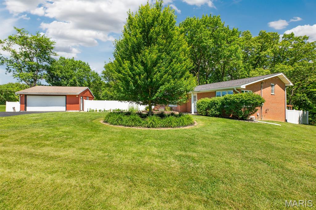 2364 Seminary Road Brighton, IL 62012 - Photo 12 of 57