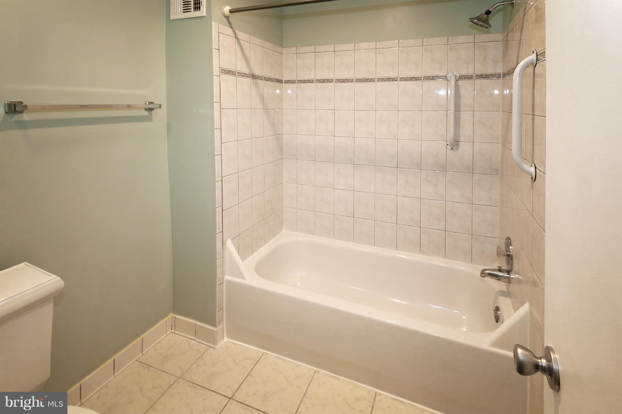 1810 Golf View Court Reston, VA 20190 - Photo 11 of 21 Bath