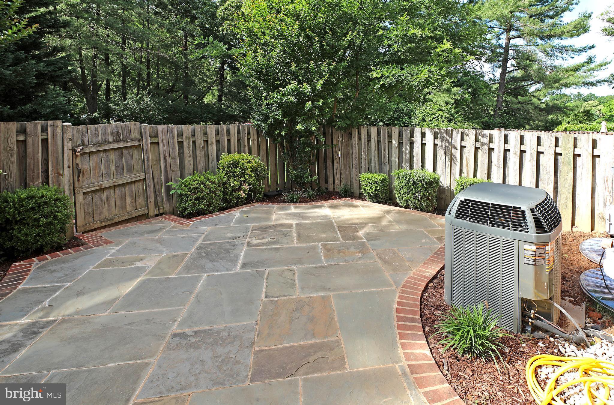 1810 Golf View Court Reston, VA 20190 - Photo 20 of 21 Rear yard