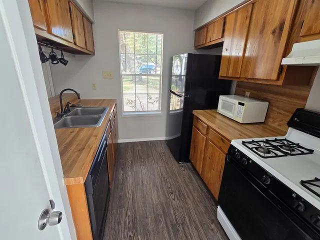 $1,350 | 12005 Arrowwood Drive, Unit B, Austin, TX 78727