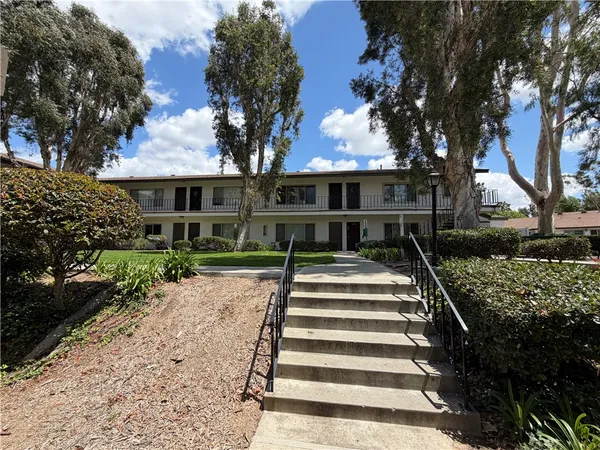 $1,995 | 1330 West Lambert Road, La Habra, CA 90631
