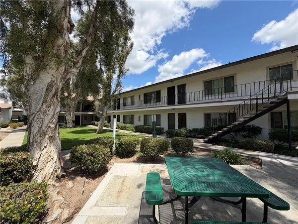$1,995 | 1330 West Lambert Road, La Habra, CA 90631