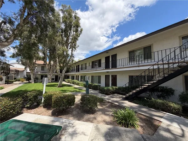 $1,995 | 1330 West Lambert Road, La Habra, CA 90631