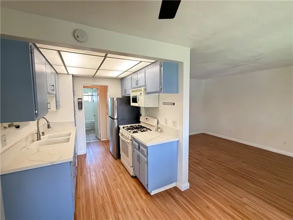 $1,995 | 1330 West Lambert Road, La Habra, CA 90631