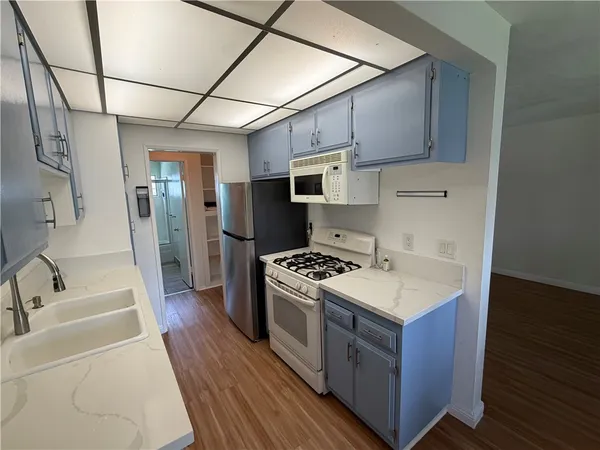$1,995 | 1330 West Lambert Road, La Habra, CA 90631