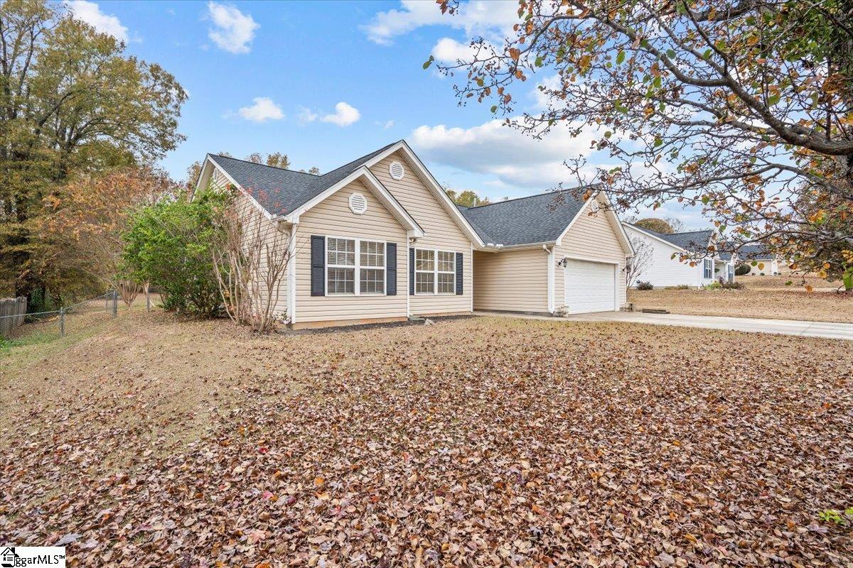 112 Stevens Court Pelzer, SC 29669 - Photo 2 of 25 Gallery Image 2