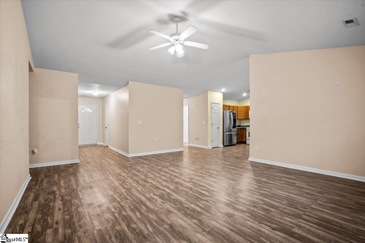 112 Stevens Court Pelzer, SC 29669 - Photo 4 of 25 Gallery Image 4