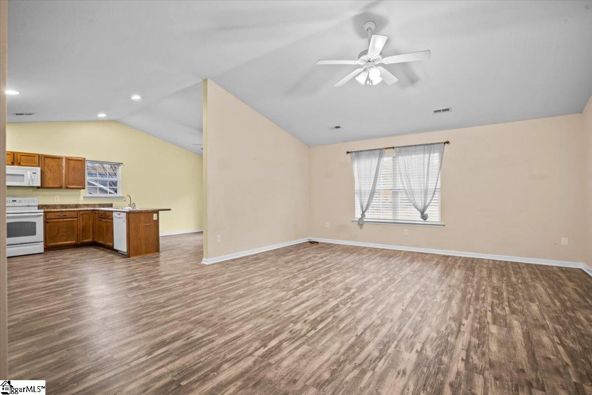 112 Stevens Court Pelzer, SC 29669 - Photo 5 of 25 Gallery Image 5