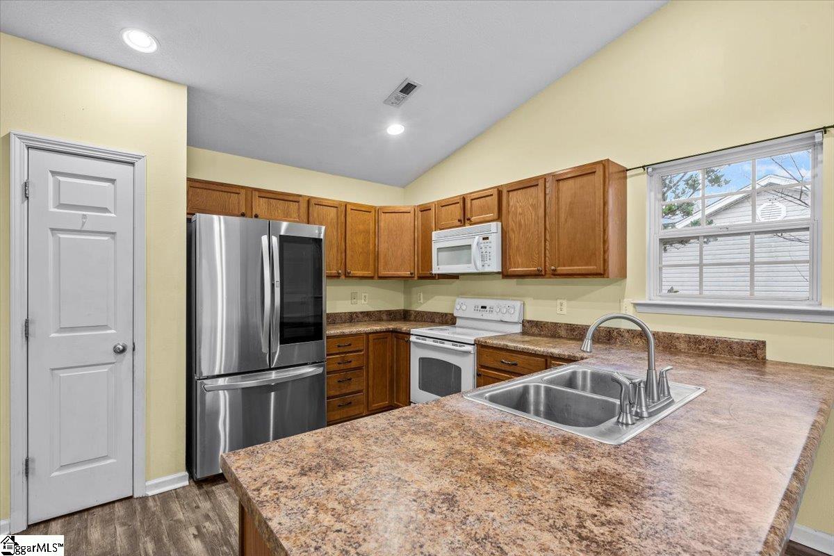 112 Stevens Court Pelzer, SC 29669 - Photo 6 of 25 Gallery Image 6