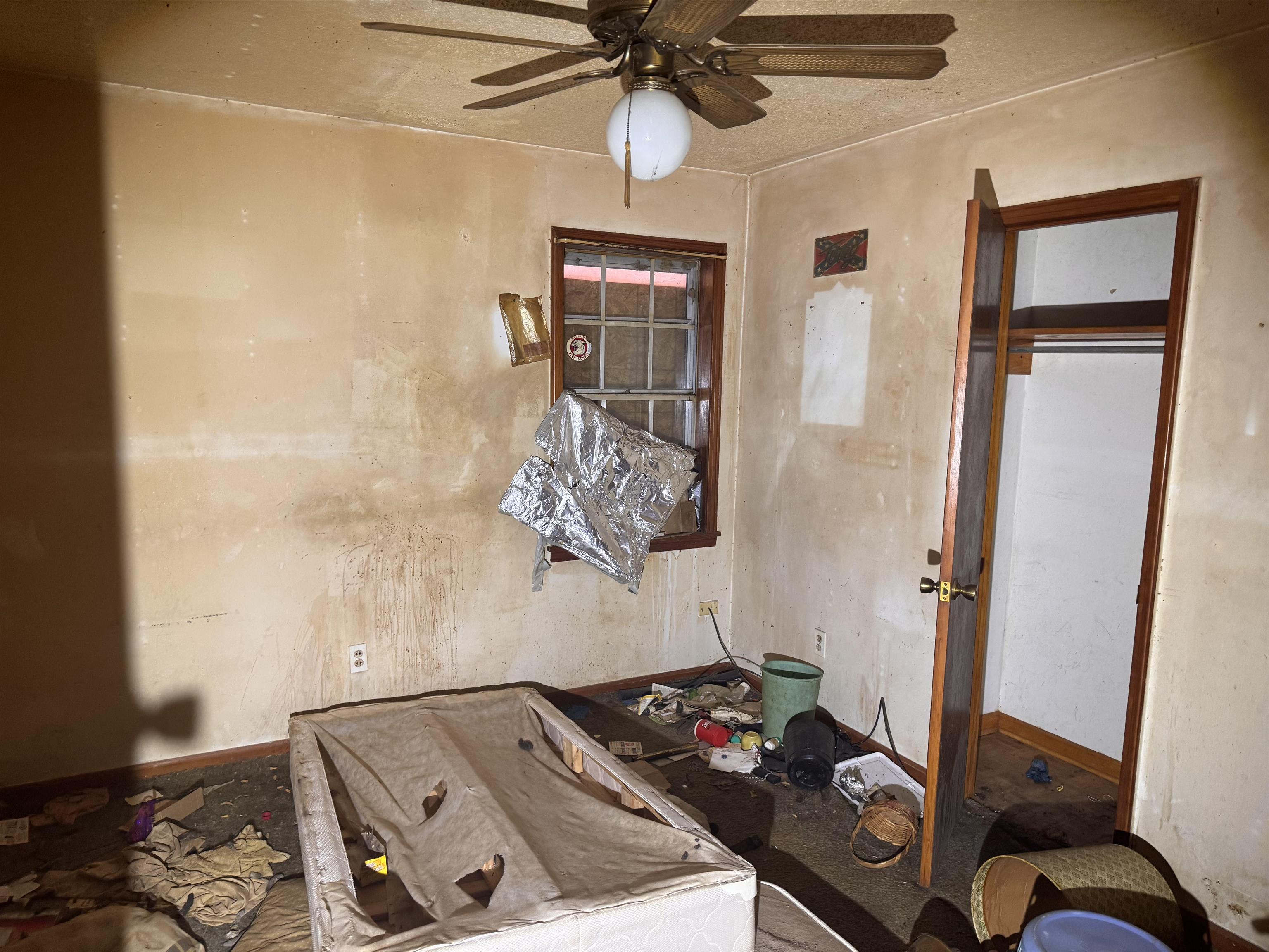 3251 Sinclair Street Memphis, TN 38127 - Photo 6 of 9 Entryway with ceiling fan and baseboards