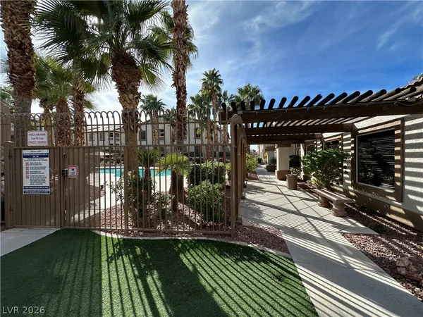 $1,590 | 2305 West Horizon Ridge Parkway, Unit 522, Henderson, NV 89052