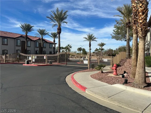 $1,590 | 2305 West Horizon Ridge Parkway, Unit 522, Henderson, NV 89052