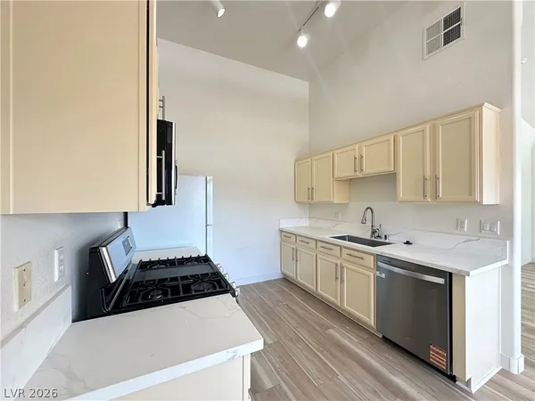 $1,590 | 2305 West Horizon Ridge Parkway, Unit 522, Henderson, NV 89052