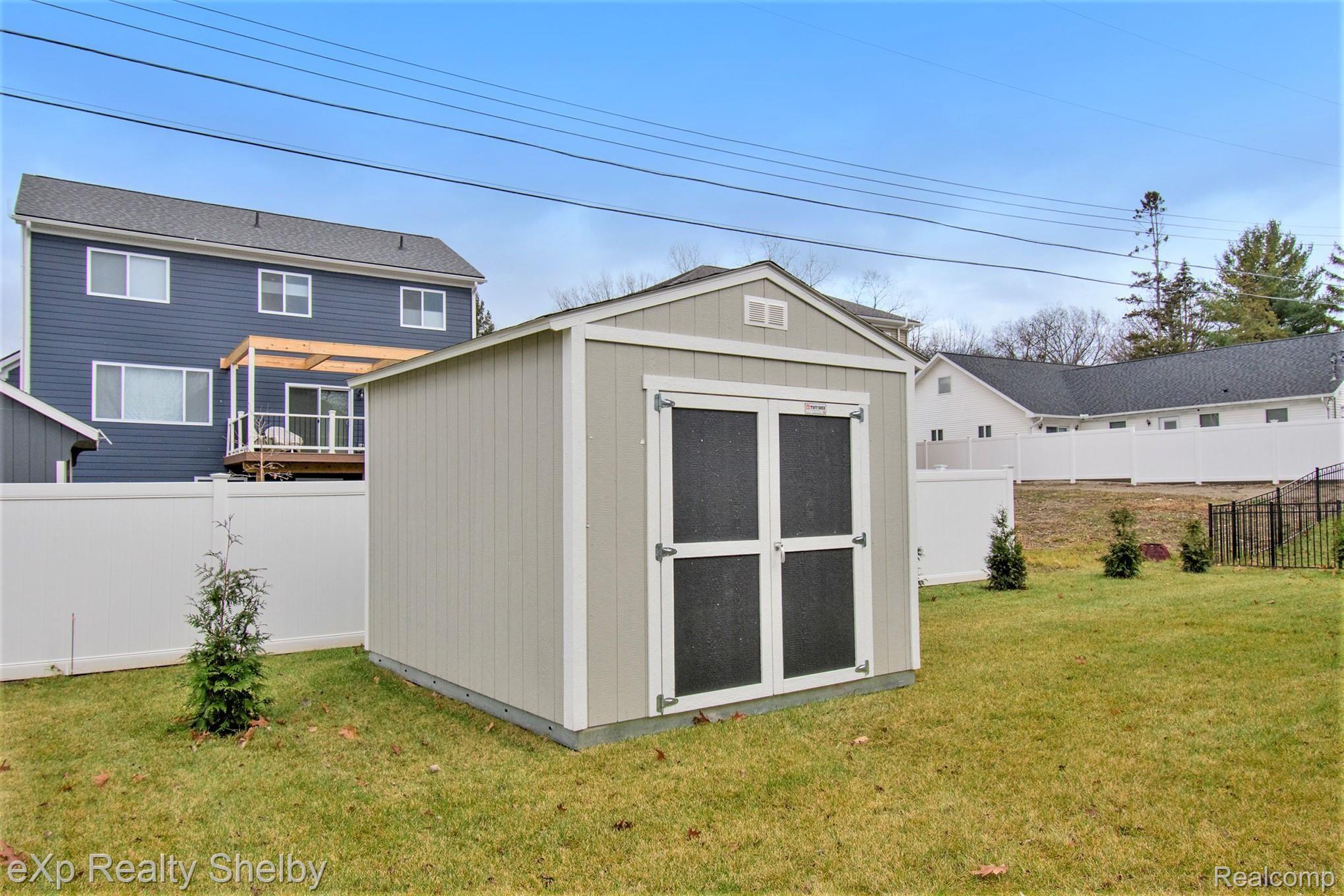 3387 Mildred Avenue Rochester, MI 48309 - Photo 21 of 26 211206 12.00pm Jani 3387 Mildred Ave_47