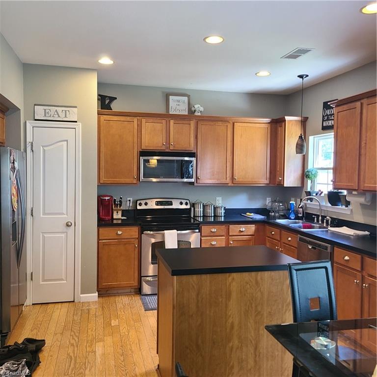 895 Jennifer Lane High Point, NC 27265 - Photo 6 of 21