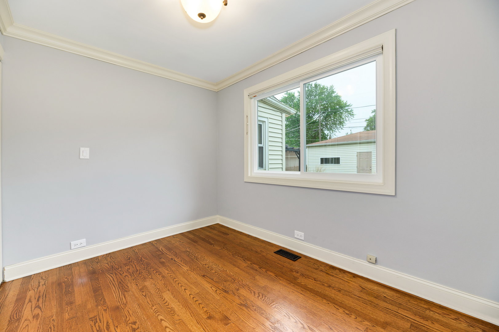8626 East Prairie Road Skokie, IL 60076 - Photo 11 of 25 Gallery Image 11