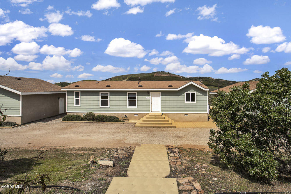 15535 LaPeyre Road Moorpark, CA 93021 - Photo 4 of 34 a view of a house with a yard