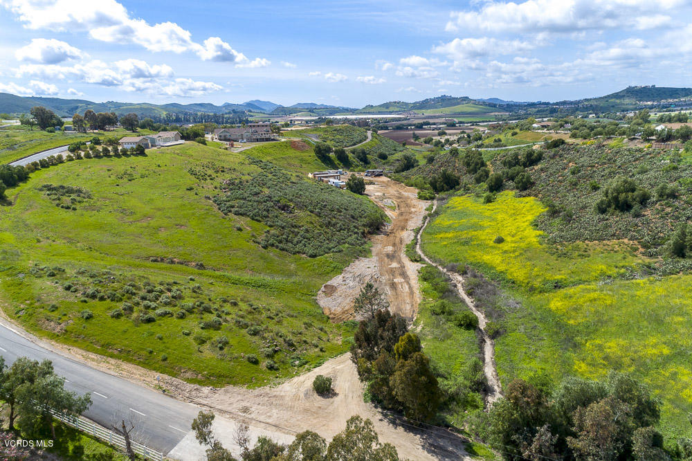 15535 LaPeyre Road Moorpark, CA 93021 - Photo 7 of 34 a view of a city