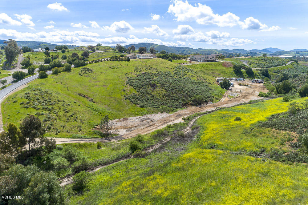 15535 LaPeyre Road Moorpark, CA 93021 - Photo 9 of 34 a view of a city