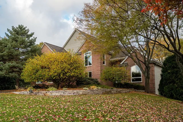 $999,500 | 19770 Foxkirk Court, Brookfield, WI 53045