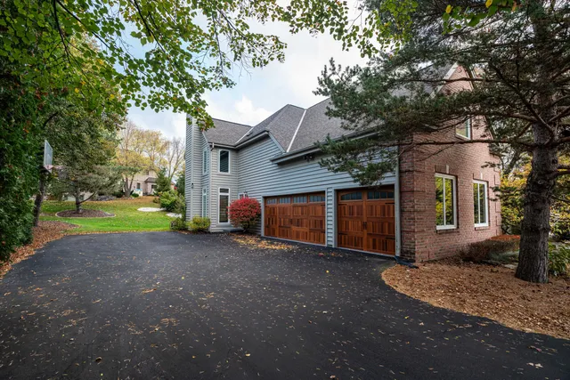 $999,500 | 19770 Foxkirk Court, Brookfield, WI 53045