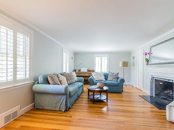 85 Mayo Road Wellesley, MA 02482 - Photo 3 of 19
