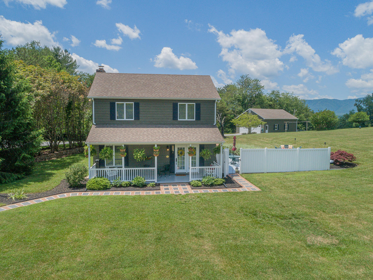 538 Sprinkle Road Fincastle, VA 24090 - Photo 2 of 87 Near Botetourt Golf club