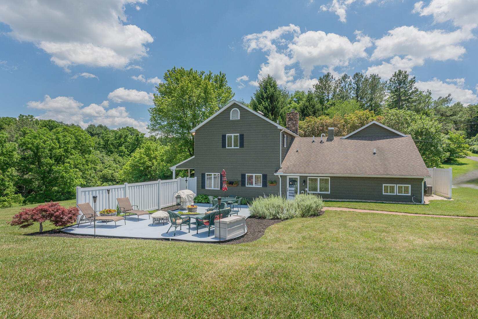538 Sprinkle Road Fincastle, VA 24090 - Photo 3 of 87 Home view