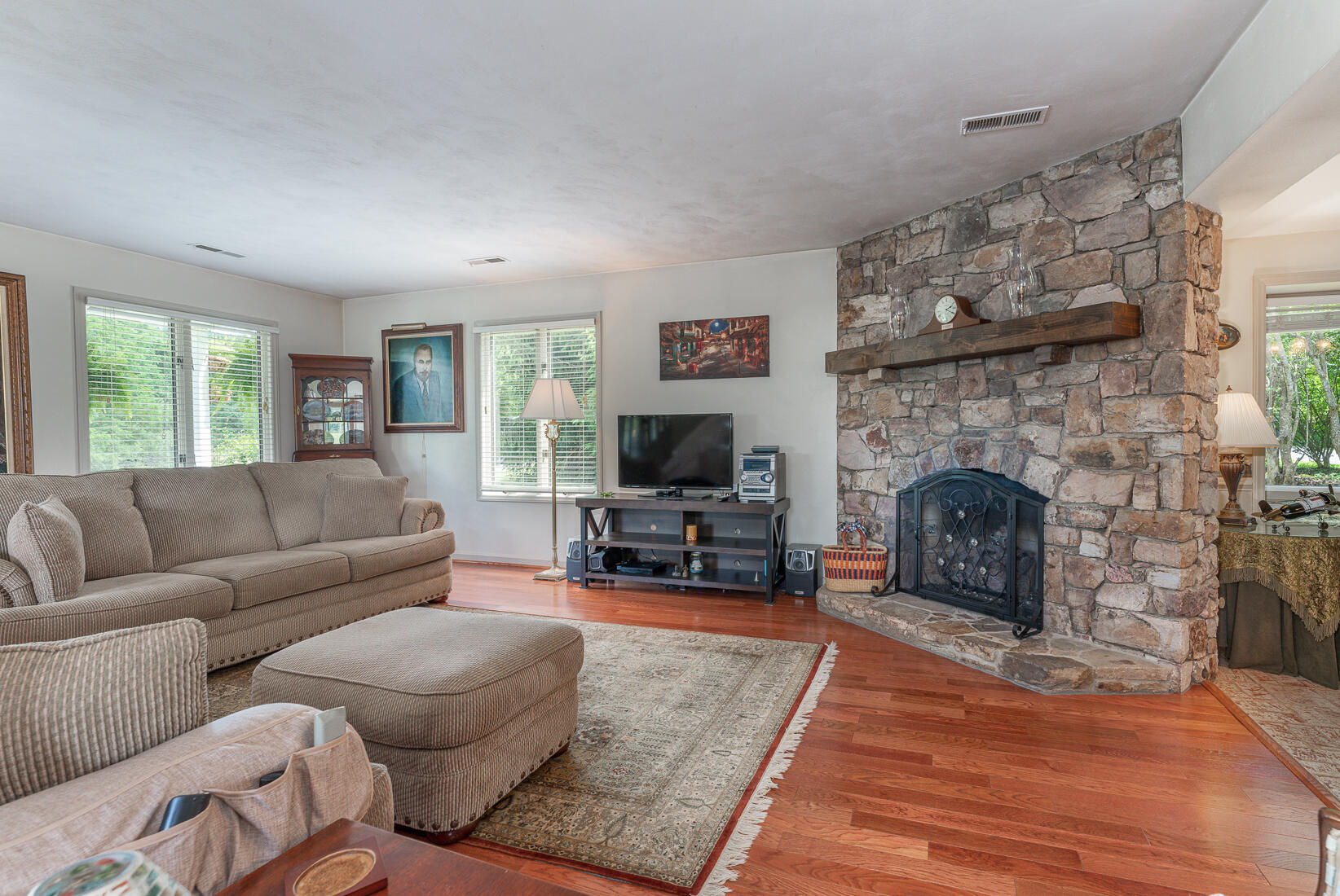 538 Sprinkle Road Fincastle, VA 24090 - Photo 25 of 87 Living Room