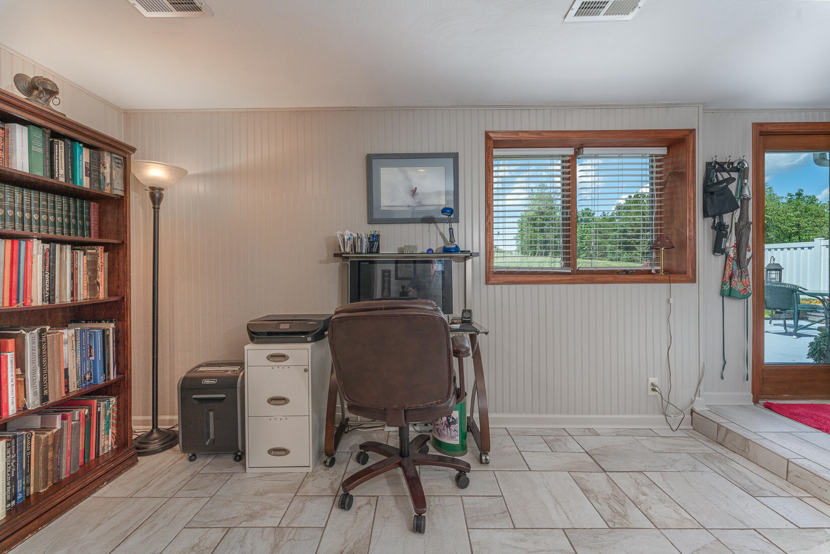 538 Sprinkle Road Fincastle, VA 24090 - Photo 38 of 87 Office