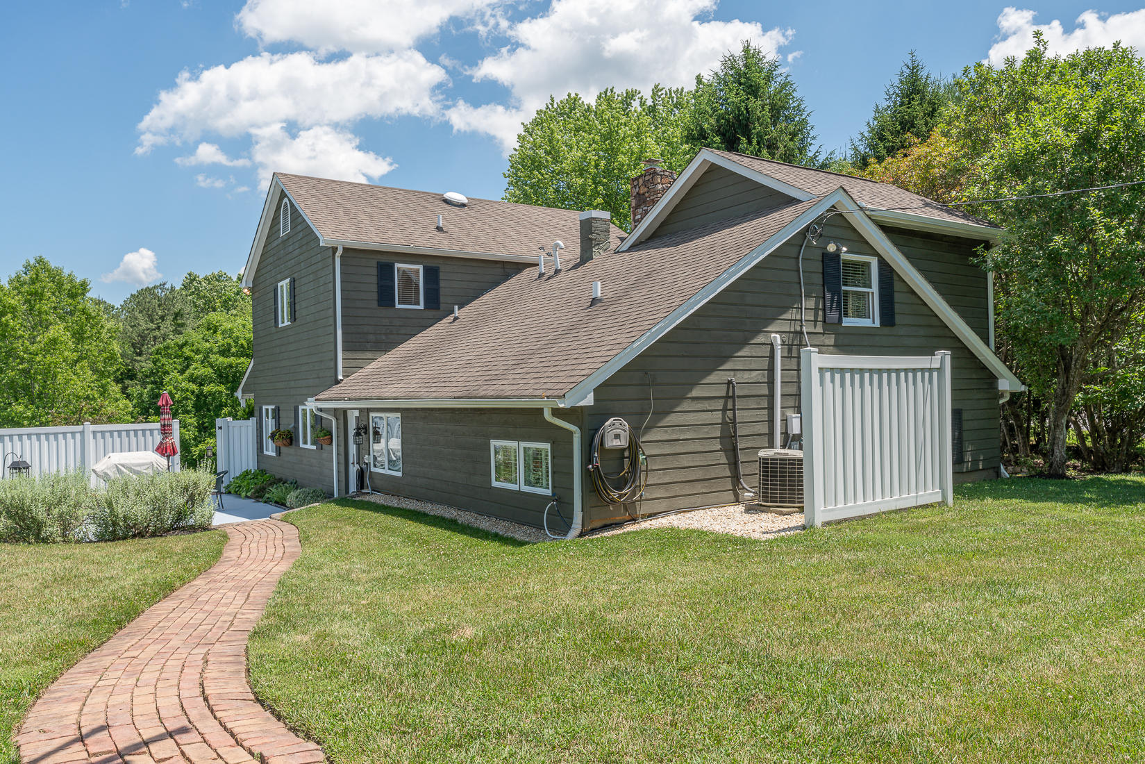 538 Sprinkle Road Fincastle, VA 24090 - Photo 5 of 87 Offers a sense of Privacy