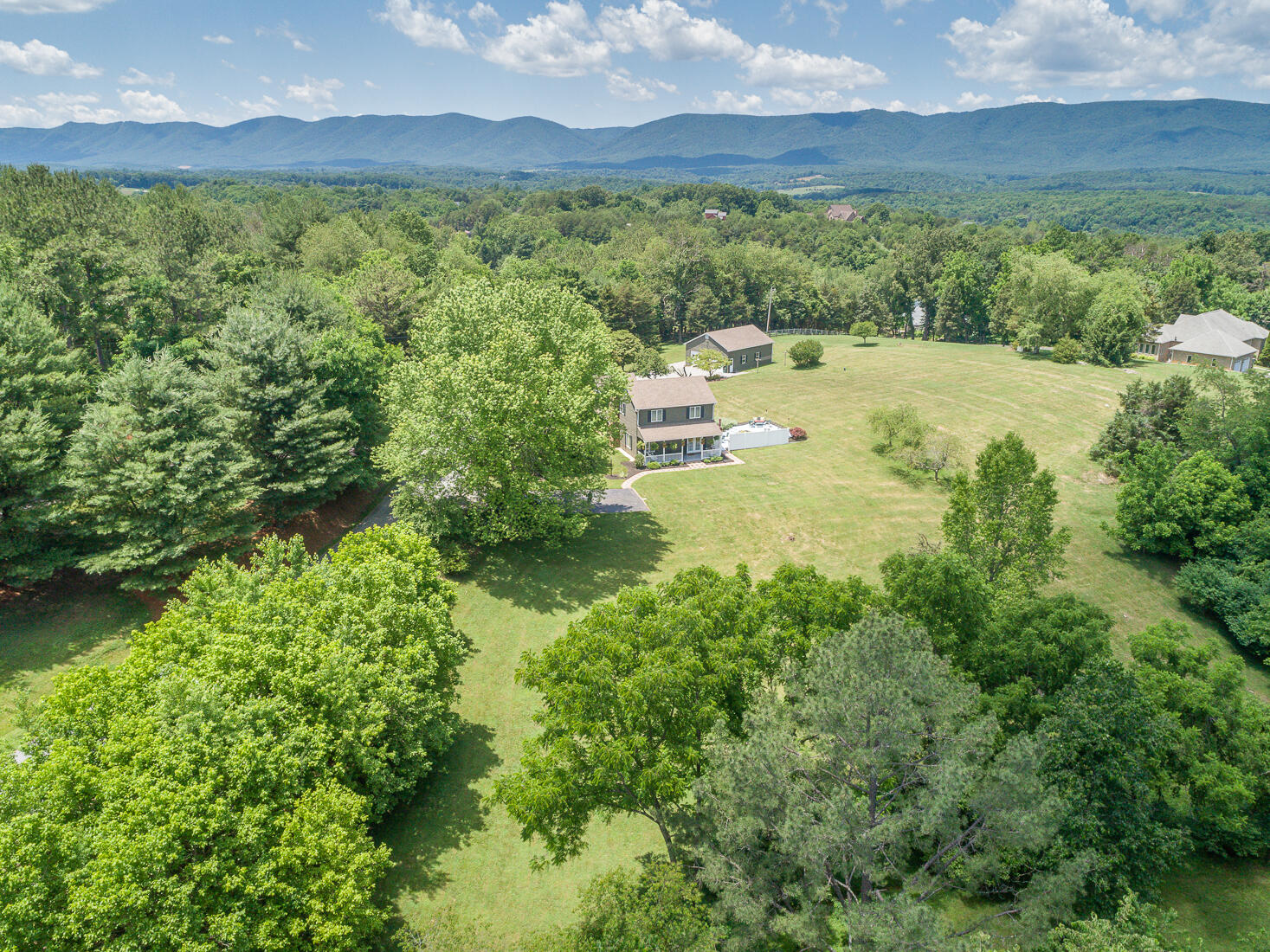 538 Sprinkle Road Fincastle, VA 24090 - Photo 7 of 87 Large painted concrete patio