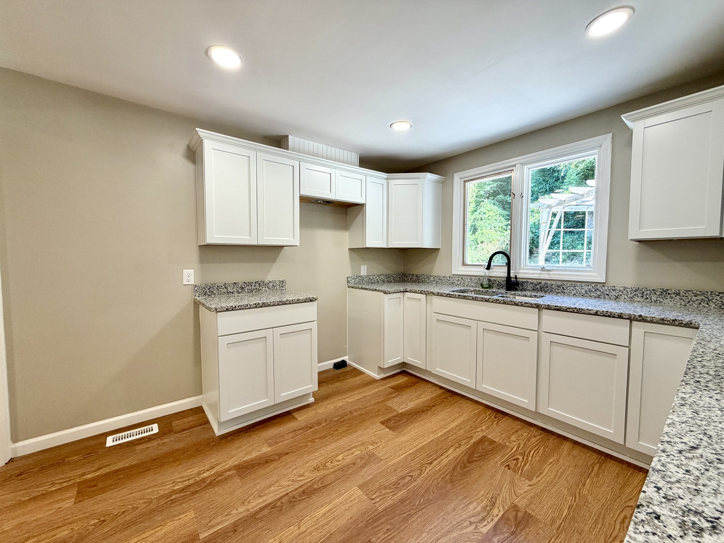 378 Contentment Road Makanda, IL 62958 - Photo 8 of 58 Gallery Image 8