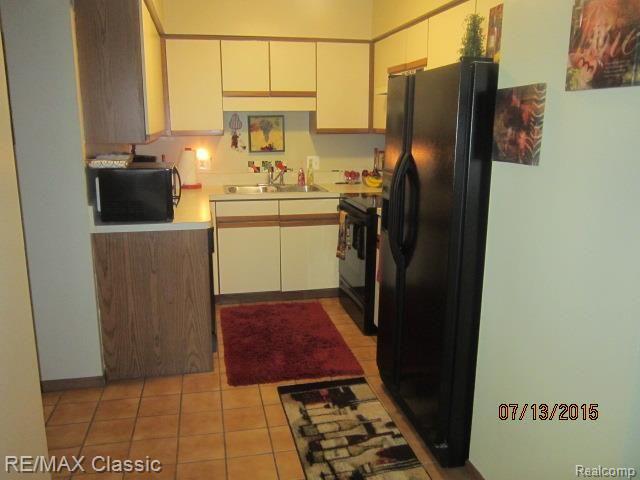 645 South Crooks Road, Unit 4 Clawson, MI 48017 - Photo 2 of 6 IMG_4304.jpg