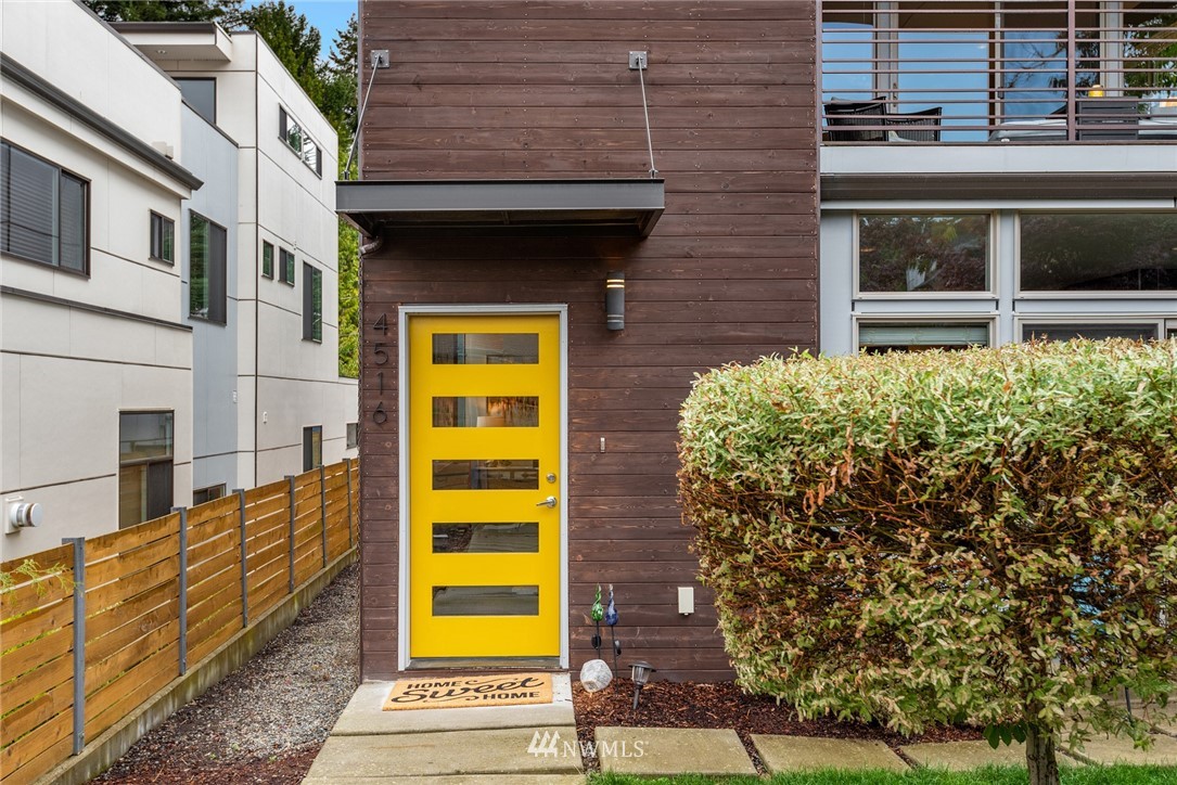 4516 Southwest Austin Street Seattle, WA 98136 - Photo 2 of 25 Gallery Image 2